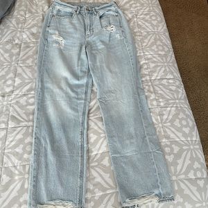 American Eagle Mom Jeans Size 6 Long. BRAND NEW. Tags are off